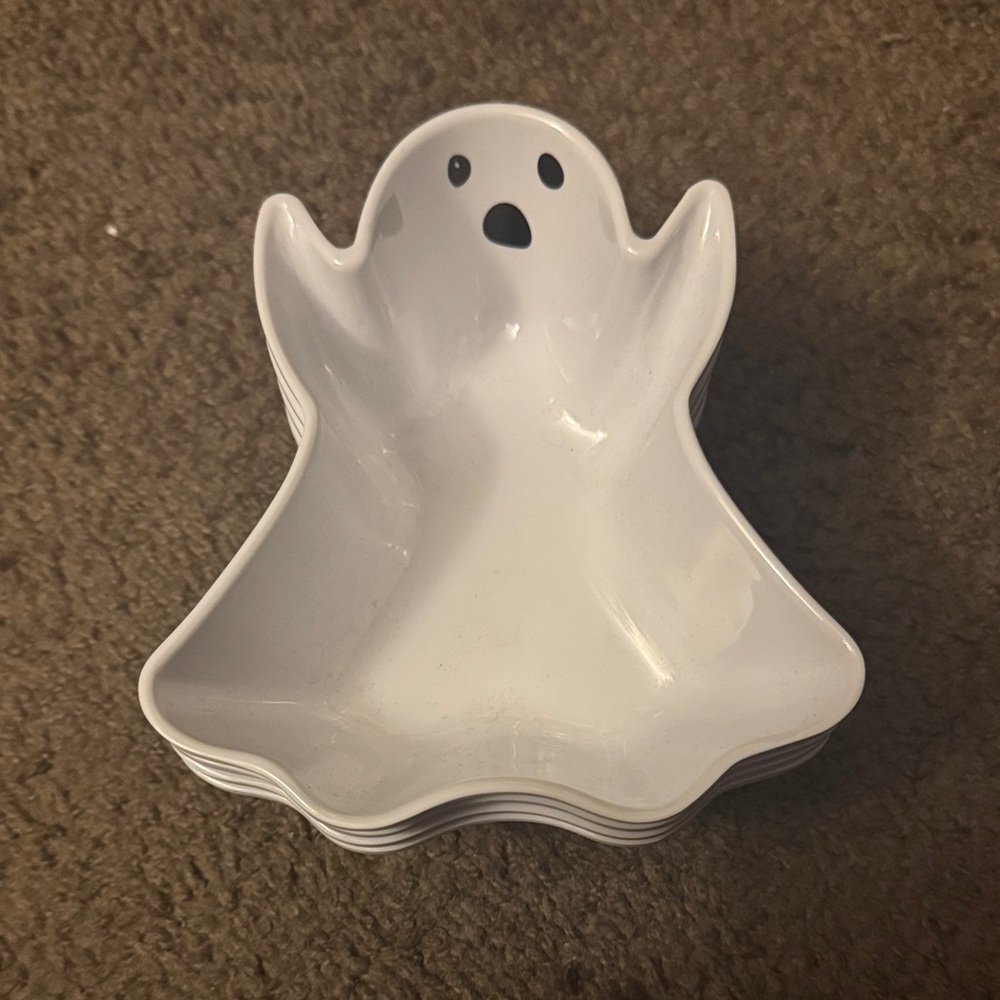 Set of 4 Ghost-Shaped White Serveware Dishes